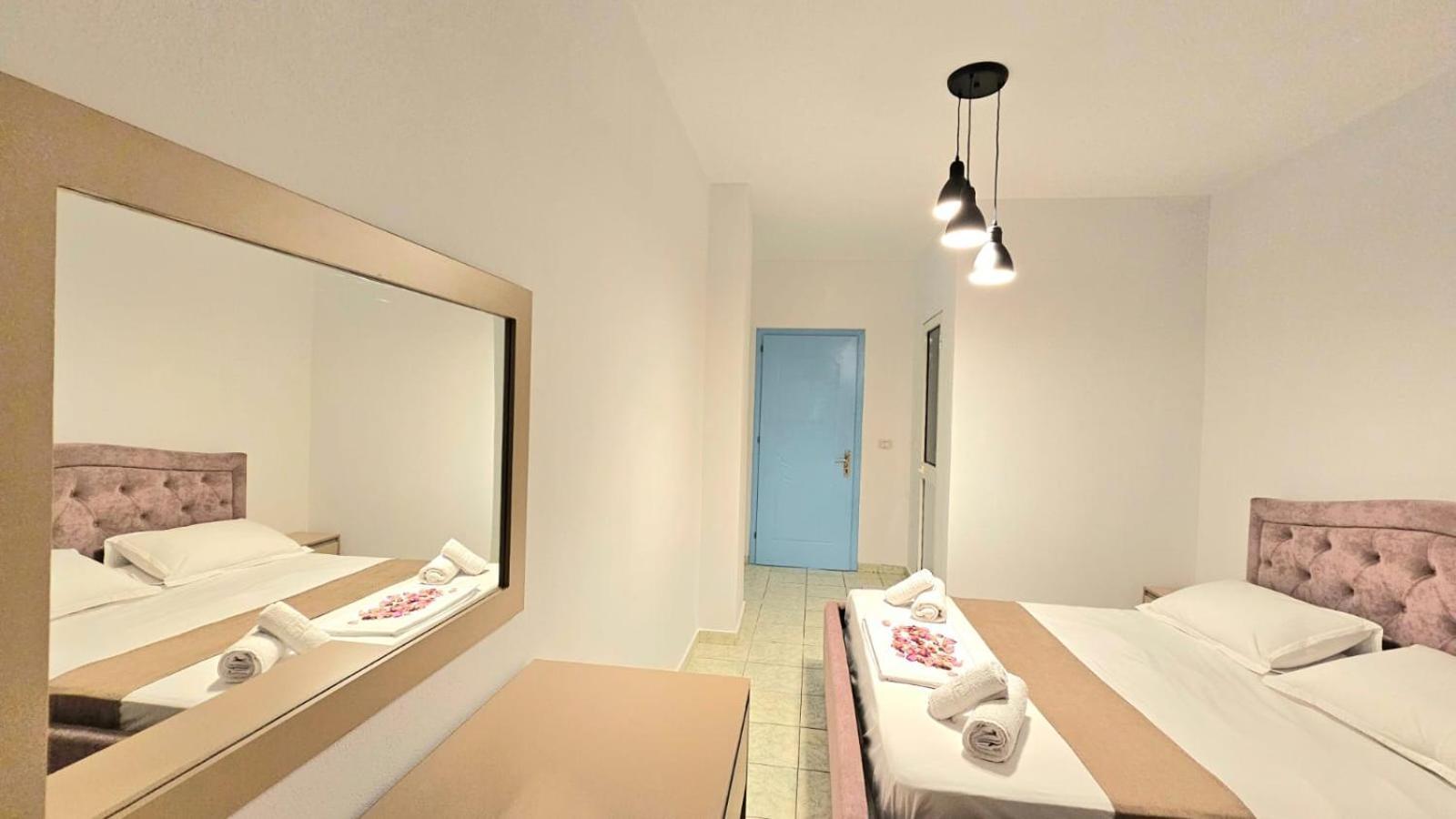 Arileo Hotell Himare Eksteriør bilde